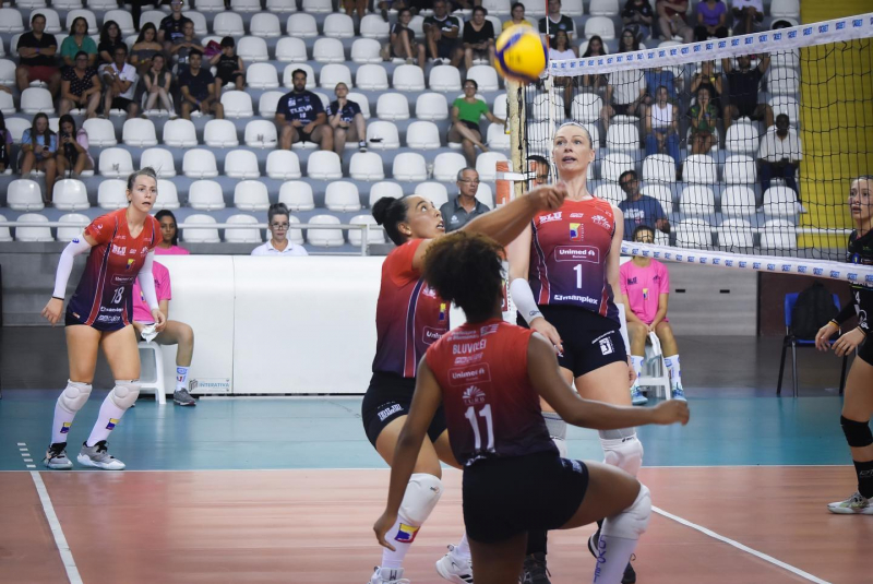 Em quadra, Bluvolei/FURB enfrenta o Taubaté 