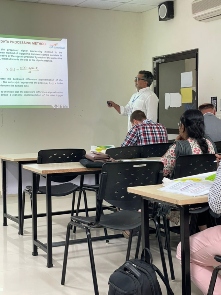 Na sala de aula da universidade das Maldivas 