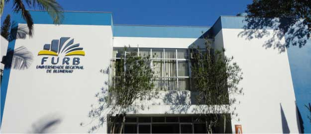 MEC analisa proposta de cooperação entre FURB e UFSC