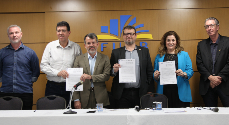 Assinatura de lançamento da redecomep Blumenau
