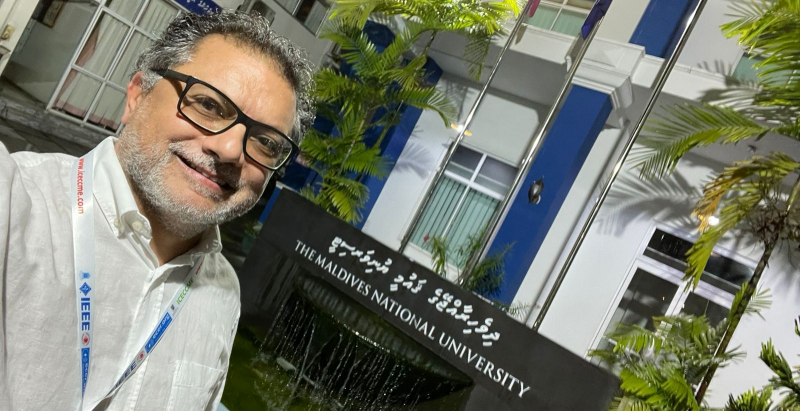Professor na Universidade das Maldivas 