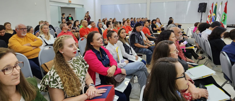 Plateia para o Maio Amarelo