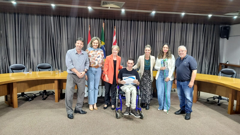 Curso de informática para deficientes forma primeira turma 