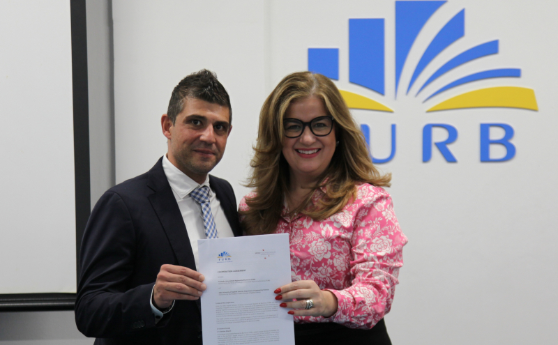 Reitora e professor Jade