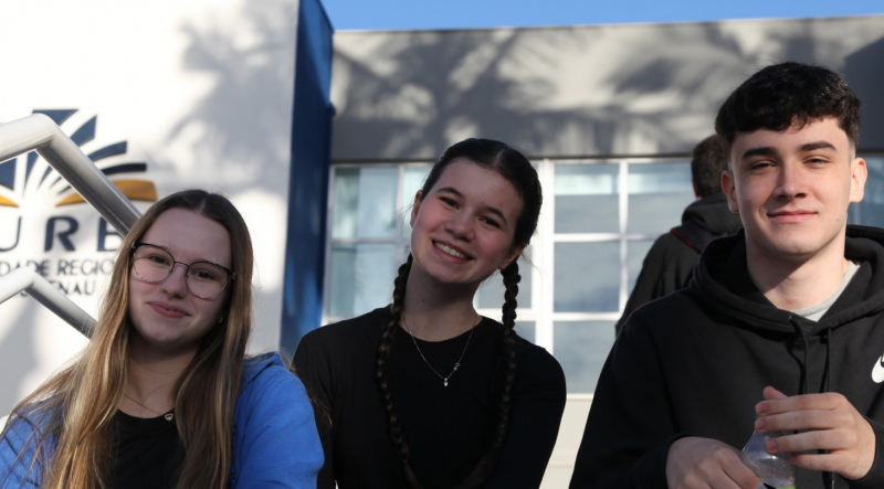 Estudantes na FURB