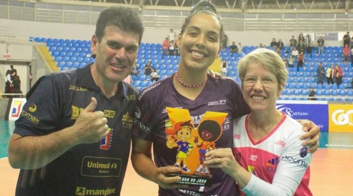 Bluvolei em quadra 