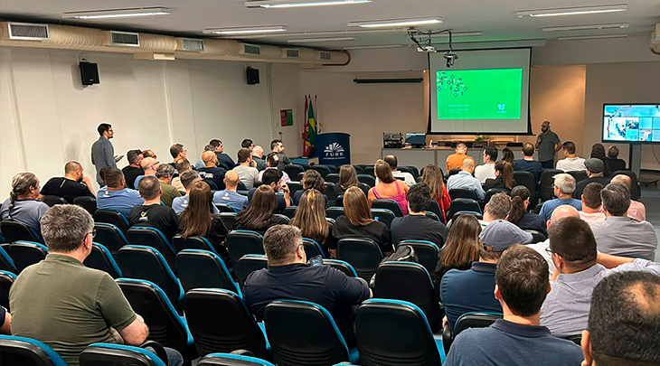 FURB sedia evento de TI promovido pela ACAFE