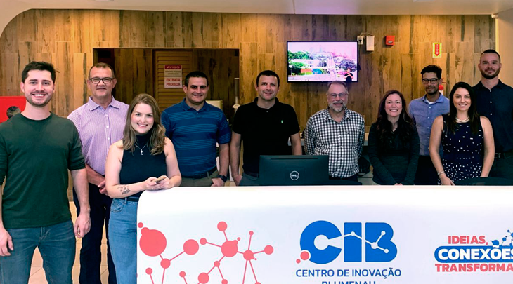 Engenheiros norte-americanos fazem visita técnica à FURB e mantêm diálogos para futuras parcerias