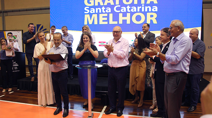 Governador de SC visita a FURB Blumenau em evento do Programa Universidade Gratuita