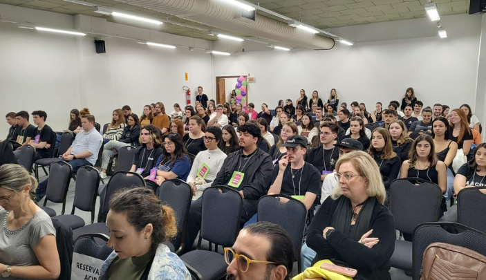 Projeto de extensão da FURB promove evento sobre marketing digital e branding