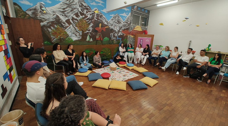 Formandos de Pedagogia promovem atividade de integração com familiares em visita à Universidade