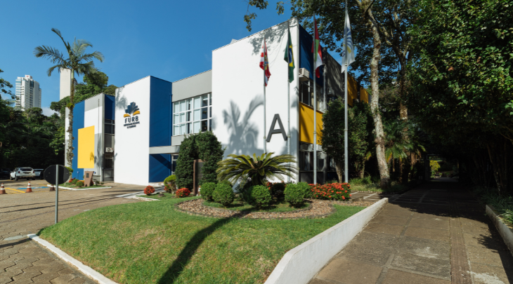 Inscrições para a graduação FURB estão abertas e mais de 500 bolsas de 100% estarão disponíveis a estudantes