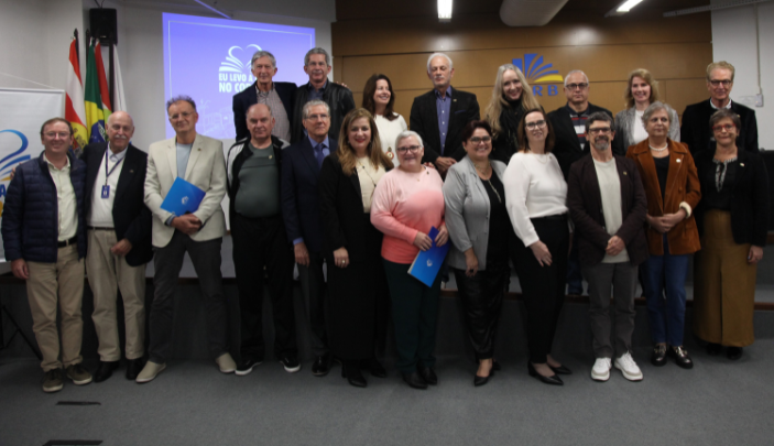 Eu Levo a FURB no Coração homenageia 40 servidores em cerimônia emocionante