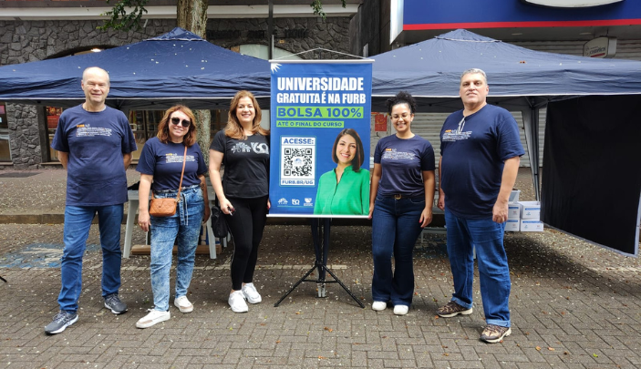 FURB marca presença em evento ao ar livre e promove divulgação do Universidade Gratuita no coração de Blumenau