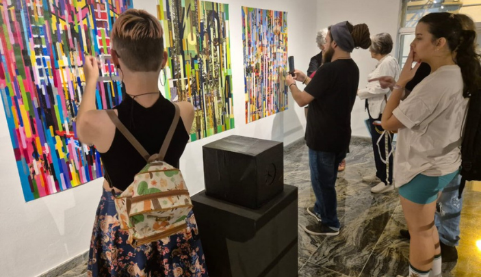 Estudantes de Artes Visuais da Furb criam intervenções para obras expostas no MAB