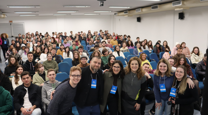 Estudantes da FURB beneficiados pelo Universidade Gratuita iniciam capacitação para contrapartida do programa