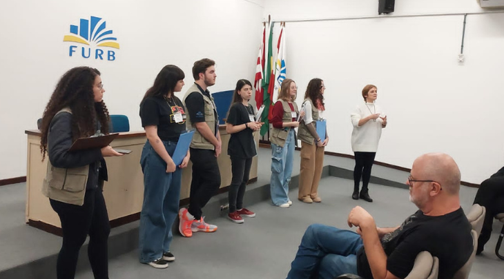 PET Biologia da FURB recebe familiares dos estudantes do curso de Ciências Biológicas