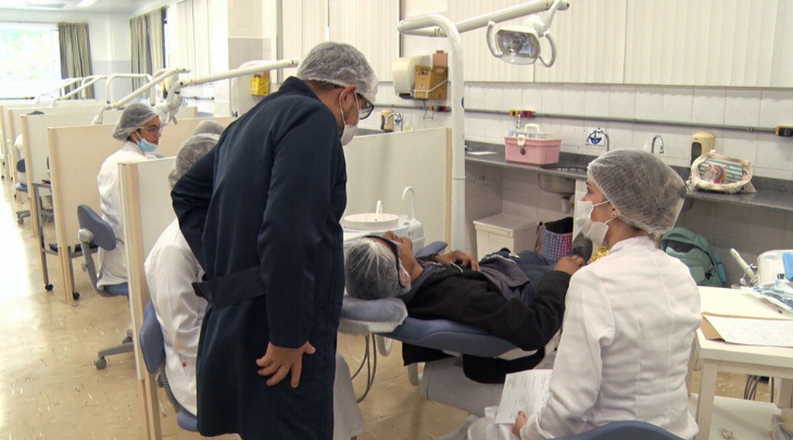 Curso de Odontologia da FURB oferece atendimento odontológico a pessoas em situação de rua