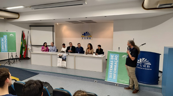 Com nova parceria, estudantes de TI da FURB poderão optar por dupla diplomação válida na União Europeia