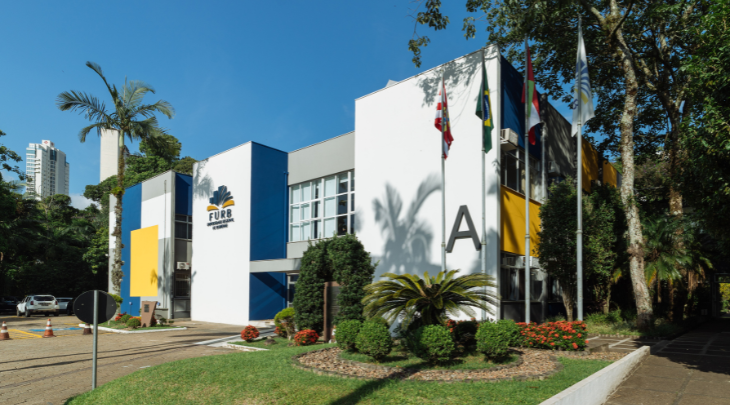 Ranking destaca FURB entre as melhores Universidades da América do Sul e como a 4ª em Santa Catarina