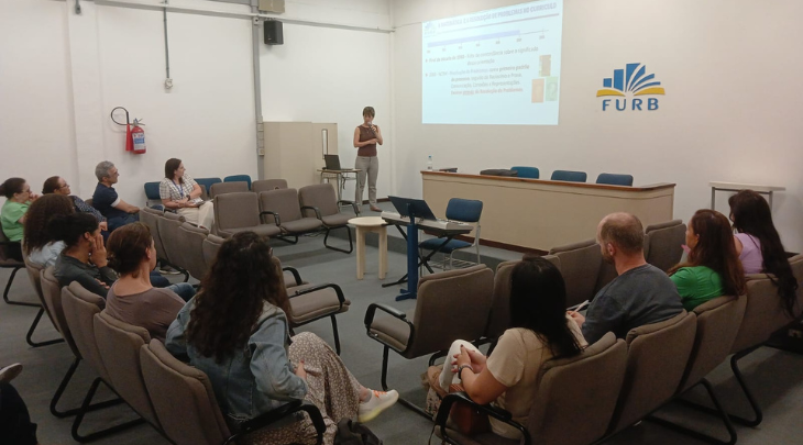 Elaboração e resolução de problemas para um ensino da Matemática mais eficaz são destaque em palestra na FURB