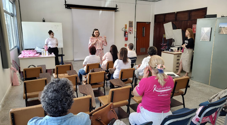 Lenços e autoestima: Moda FURB promove atividade com Rede Feminina de Combate ao Câncer