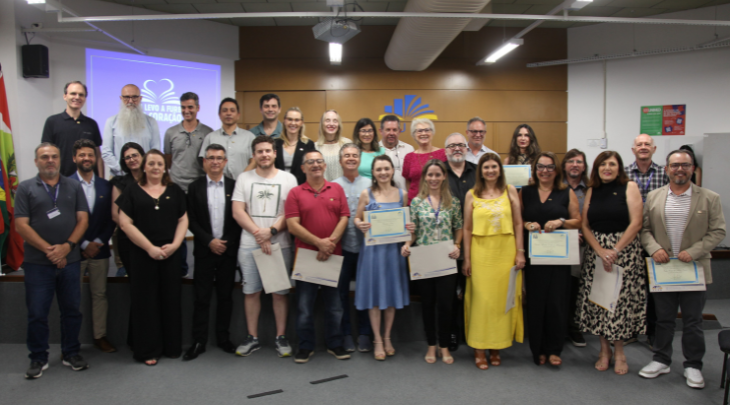 Eu Levo a FURB no Coração homenageia servidores que completaram 15 e 25 anos de serviços prestados em evento especial