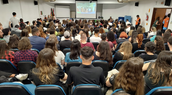 FURB sedia Encontro de Química da Região Sul com mais de 600 participantes
