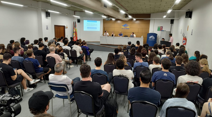 Aula inaugural do CCHC da FURB debate políticas do tempo e o mundo contemporâneo