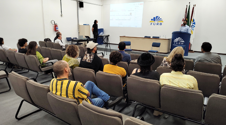 FURB sedia mesa redonda sobre realidade do Ensino Superior na América Latina e no Caribe