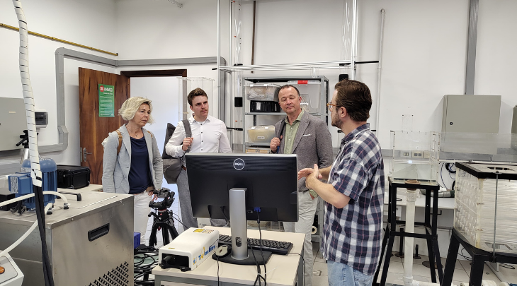 Pesquisadores de universidade alemã fazem visita técnica à FURB para futuras parcerias