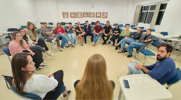 Estudantes da FURB recebem profissionais em conversa sobre a realidade da residência médica em três hospitais de Blumenau