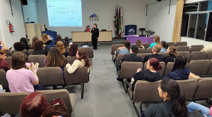 Semana Acadêmica de Letras da FURB é marcada por atrações culturais, oficinas e mostra de trabalhos de estudantes