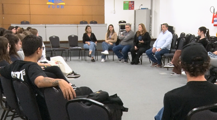 FURB promove reunião com estudantes não contemplados pelo Universidade Gratuita