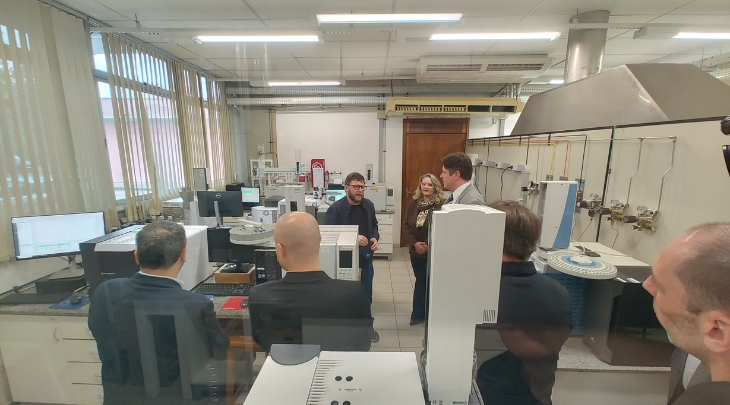 Laboratório de Análise de Combustíveis e Cromatografia da FURB inaugura novos equipamentos com investimento da FAPESC