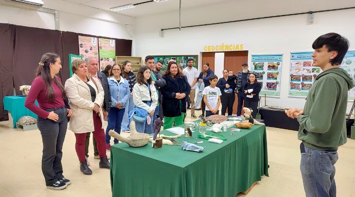 Familiares de estudantes de Pedagogia da FURB visitam a Universidade em último dia de aula antes da colação de grau