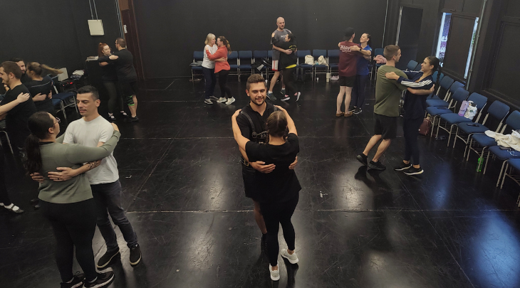 Estudantes de folclore germânico da FURB participam de atividades práticas de dança com professores da Áustria