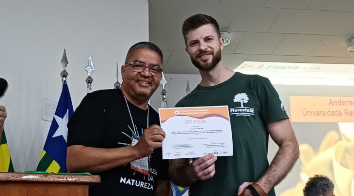 Pesquisadores vinculados ao Herbário FURB participam do 75º Congresso Nacional de Botânica e recebem premiações