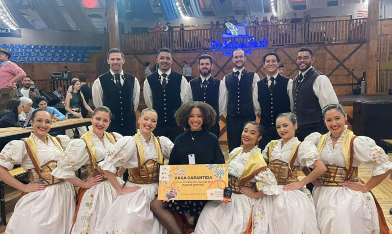 Grupo de danças alemãs da FURB conquista 3º lugar em categoria do Festival de Danças Germânicas da Oktoberfest Blumenau