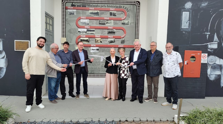 FURB inaugura espaço interativo com mural sobre a Estrada de Ferro Santa Catarina