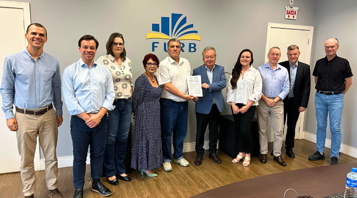 FURB recebe comitiva alemã após assinatura de acordo internacional de cooperação com possibilidade de intercâmbio