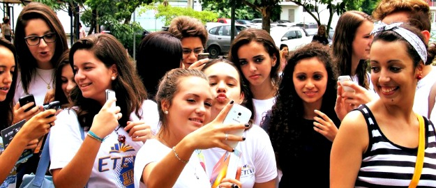 Flash Mob Fotográfico atrai jovens para O Mês da Fotografia