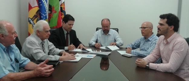 FURB firma parceria inédita com a AMPE