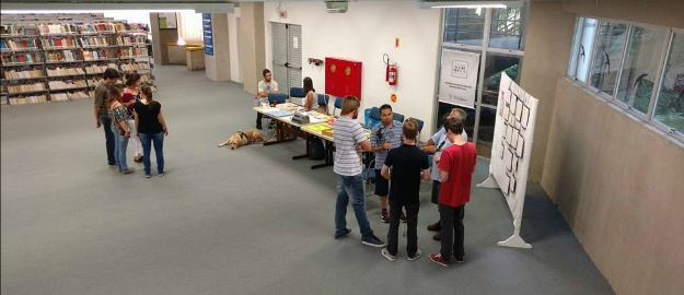 Biblioteca faz atividade para lembrar Dia do Braille