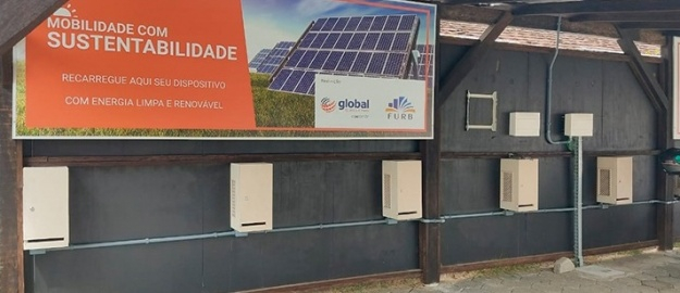 FURB inaugura espaço para carregar bicicletas elétricas 