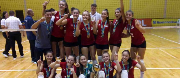 Vôlei: aluna da ETEVI integra equipe campeã