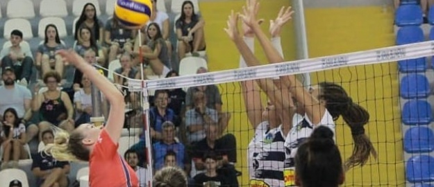 Bluvolei joga em casa nesta quinta-feira, 20
