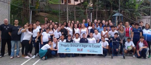 Gestão esportiva lança projeto "Brincar e Jogar na Escola"