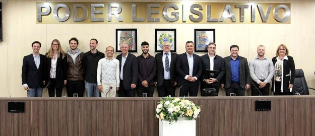 Alunos e pesquisadores da FURB são homenageados pela Câmara
