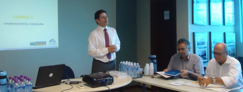 FURB discute implantação de centro de convenções em Blumenau